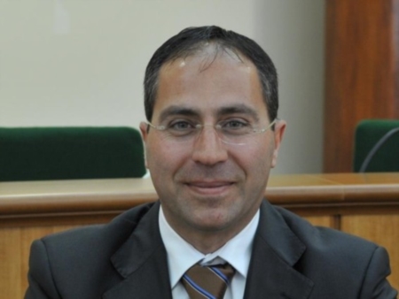 Solidariet� e beneficenza con l'indennit� di assessore