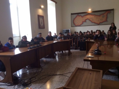 Insediato il Consiglio dei ragazzi, Francesco D'Attis � il baby sindaco