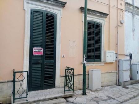 Il pediatra si trasferisce a Lecce, genitori costretti a 