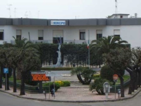 Maggioranza in crisi e dimissioni a catena, 