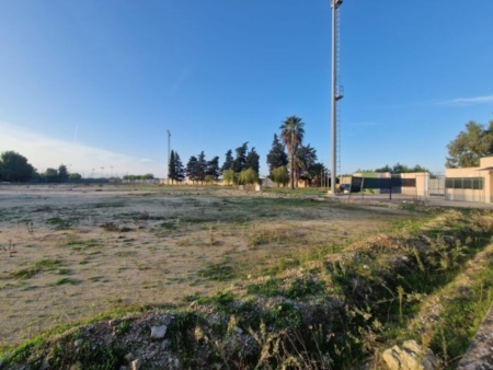 Campo sportivo in abbandono da anni, 