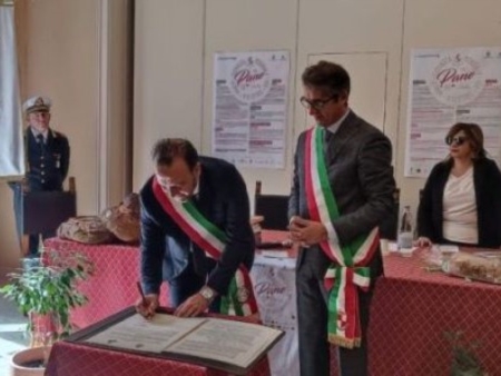 Gemellaggio fra Novoli e Altamura, De Luca e Petronella firmano il protocollo dintesa