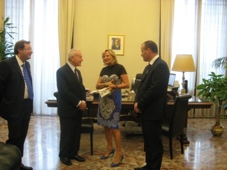 Letta cittadino onorario, donate le chiavi del paese