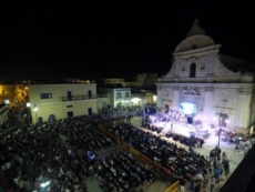 "Re" Negroamaro tra spettacoli, calici e serata di premi