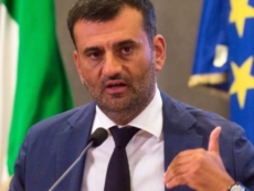 Semplificazioni, Decaro: "Accolte le richieste dei sindaci, ora la sfida è la ripartenza"